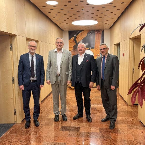 Reimund Neugebauer, President of the Fraunhofer-Gesellschaft, visits EPIC InnoLabs