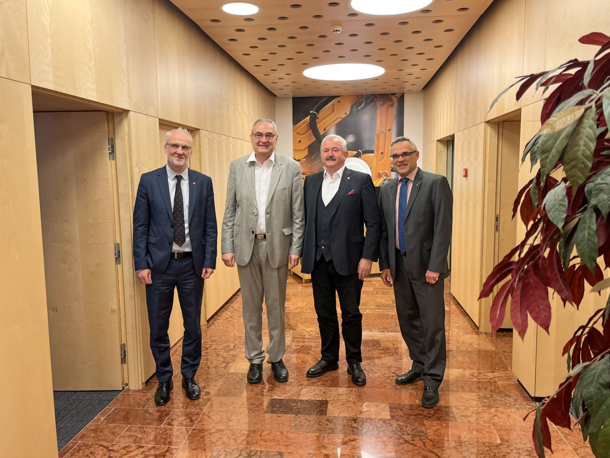 Reimund Neugebauer, President of the Fraunhofer-Gesellschaft, visits EPIC InnoLabs